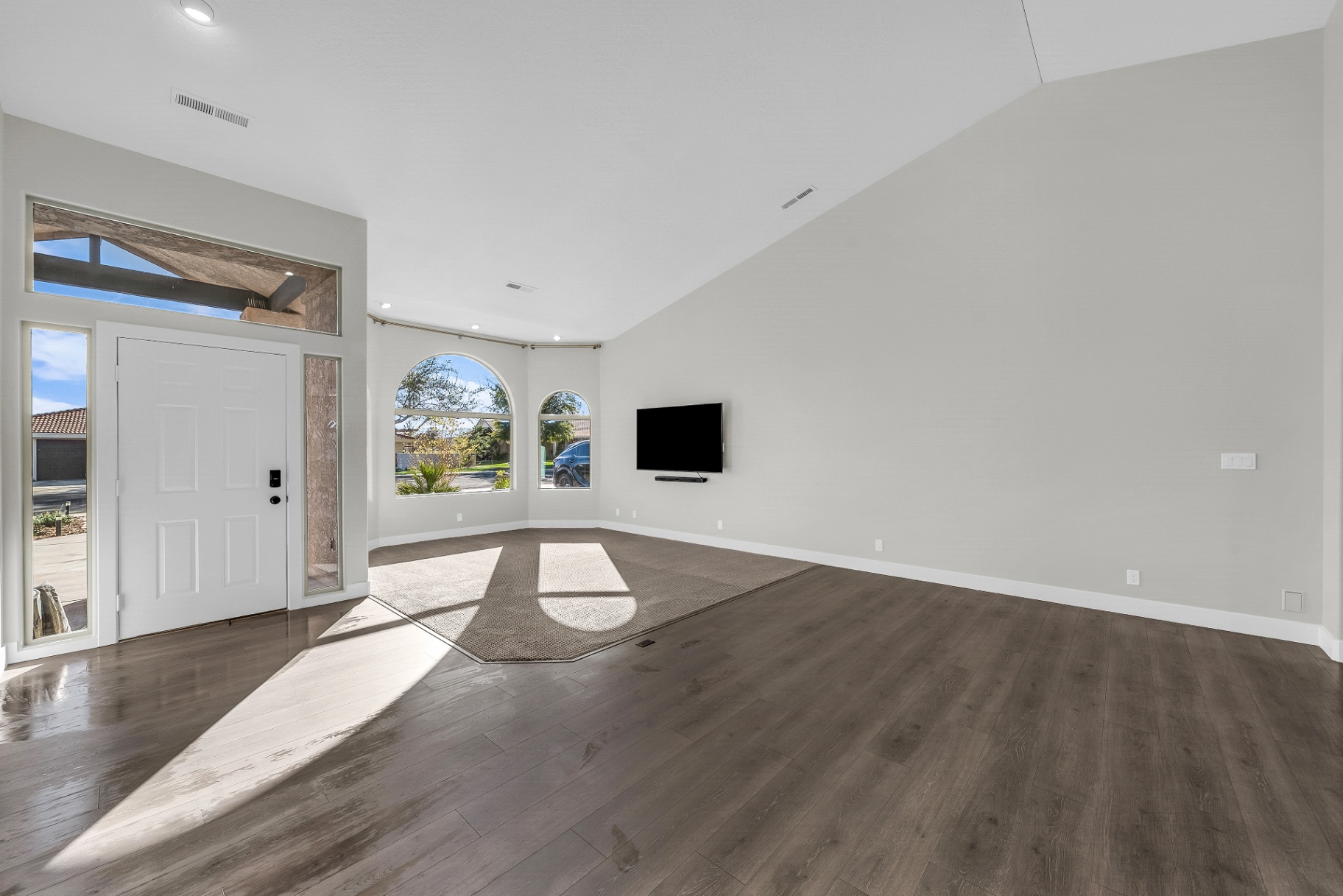 Vaulted Great Room — Arched Windows